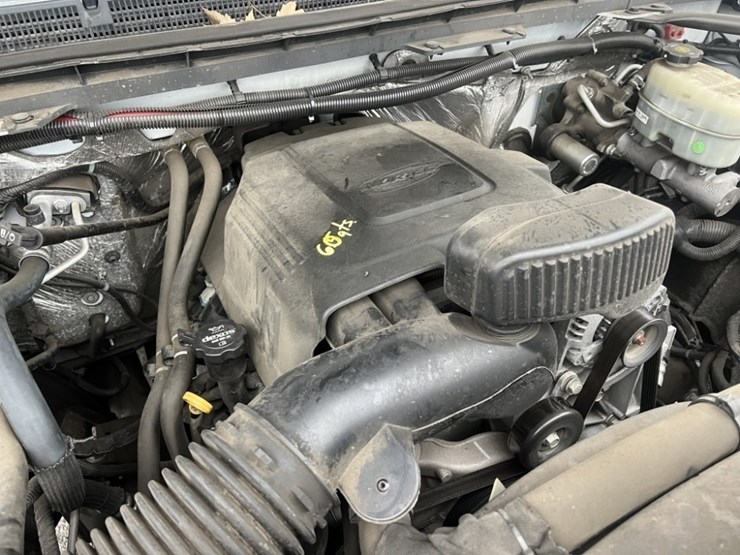 2015-gmc-sierra-crew-cab-4x4-pickup-image-11