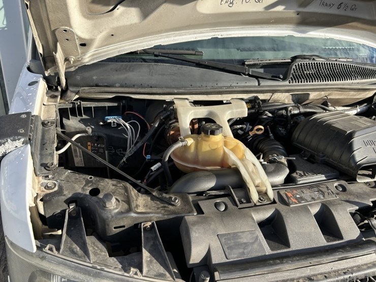 2012-chevrolet-express-paratransit-bus-image-31