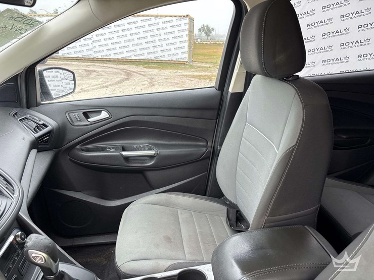 2015-ford-escape-image-19