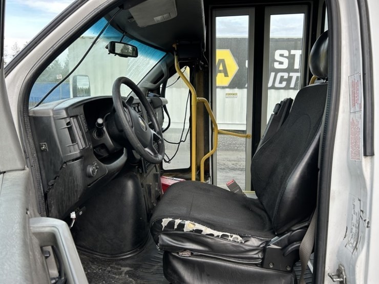 2016-chevrolet-express-paratransit-bus-image-11