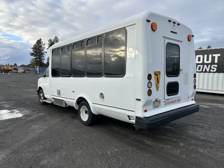 2012-chevrolet-express-paratransit-bus-image-3
