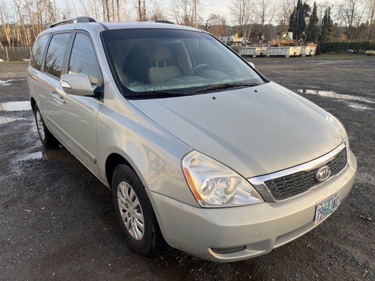 2012-kia-sedona-image-2