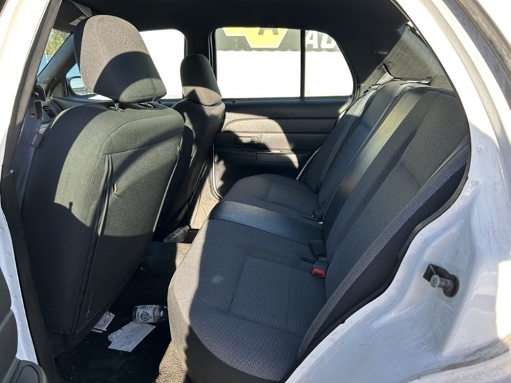 2007-ford-crown-victoria-sedan-image-21