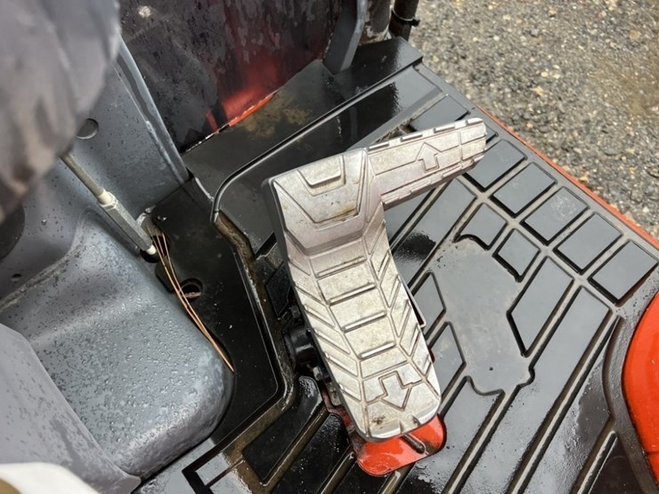 2014-kubota-l5460hst-4wd-compact-utility-tractor-image-39