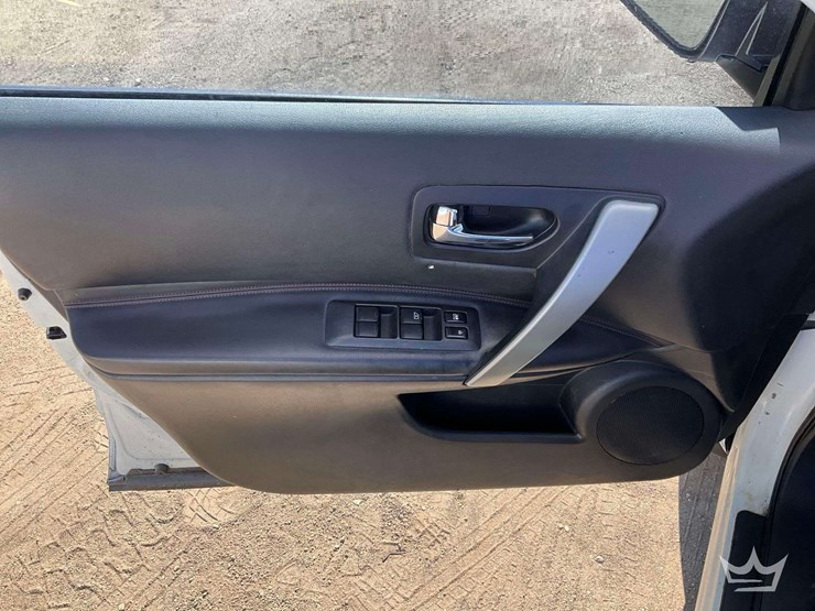 2011-nissan-rogue-image-11