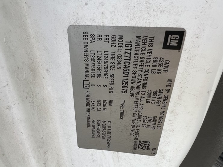 2012-gmc-savana-cargo-van-image-10