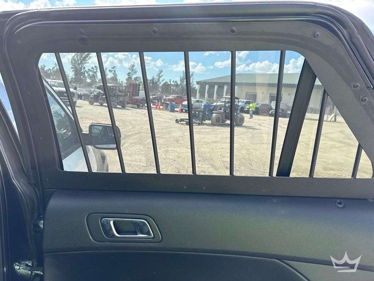 2017-ford-explorer-image-25