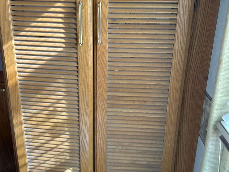 2004-winnebago-adventurer-38g-38ft.-class-a-motorhome-image-74