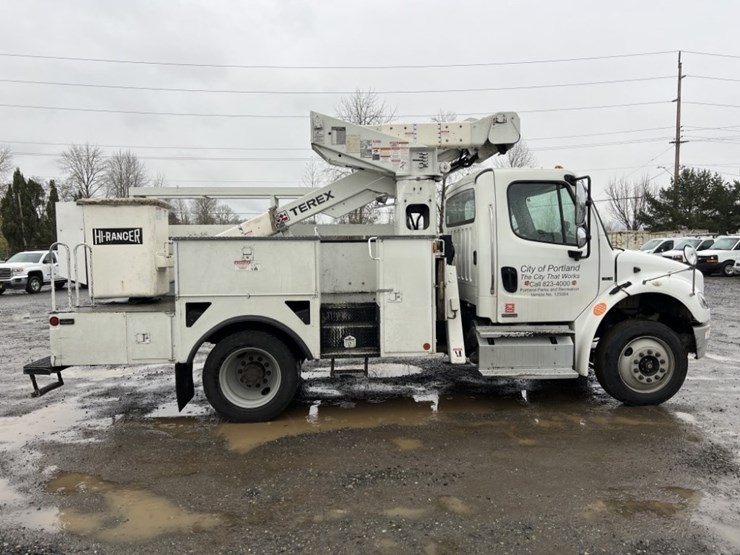 2012-freightliner-m2-bucket-truck-image-3