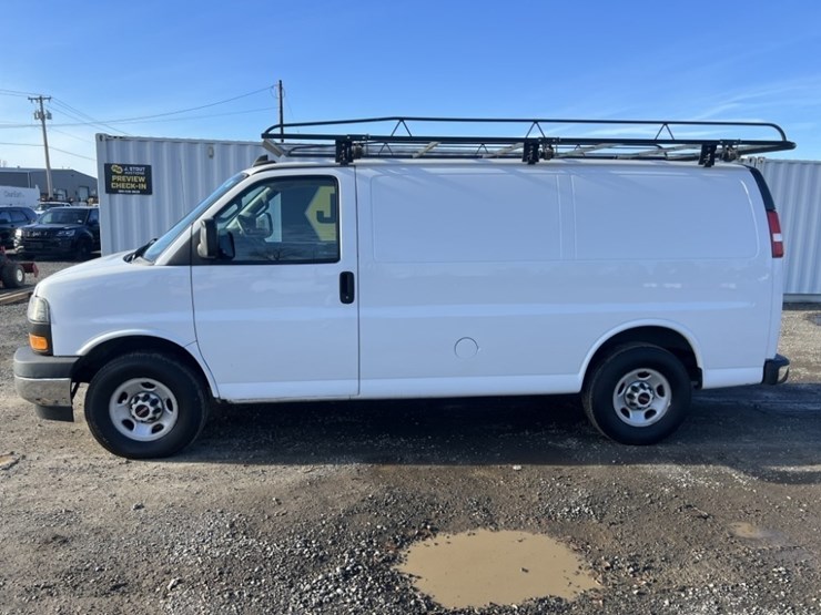 2019-gmc-savana-cargo-van-image-7