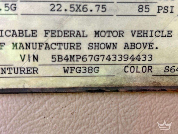 2004-winnebago-adventurer-38g-38ft.-class-a-motorhome-image-5