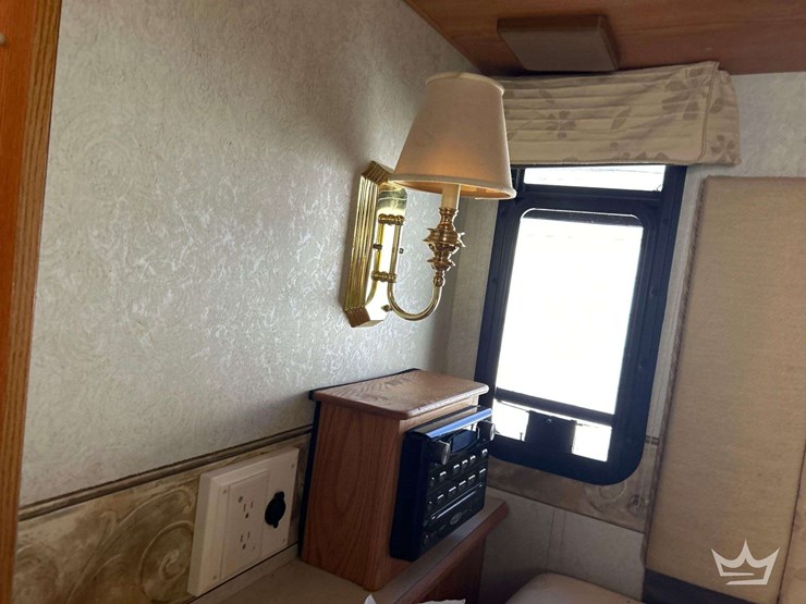 2004-winnebago-adventurer-38g-38ft.-class-a-motorhome-image-69