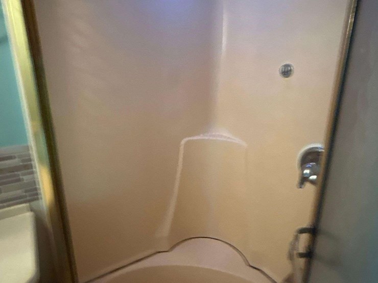 2004-winnebago-adventurer-38g-38ft.-class-a-motorhome-image-56