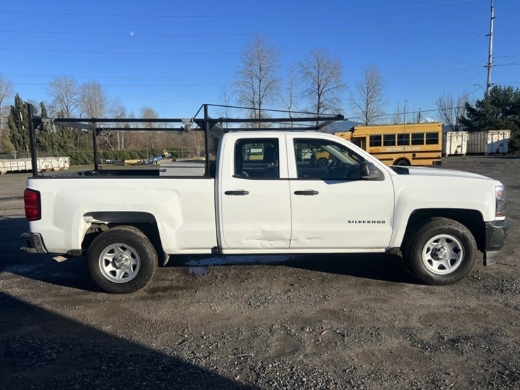 2017-chevrolet-silverado-crew-cab-pickup-image-3
