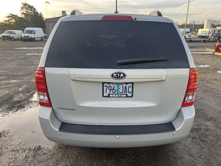 2012-kia-sedona-image-5