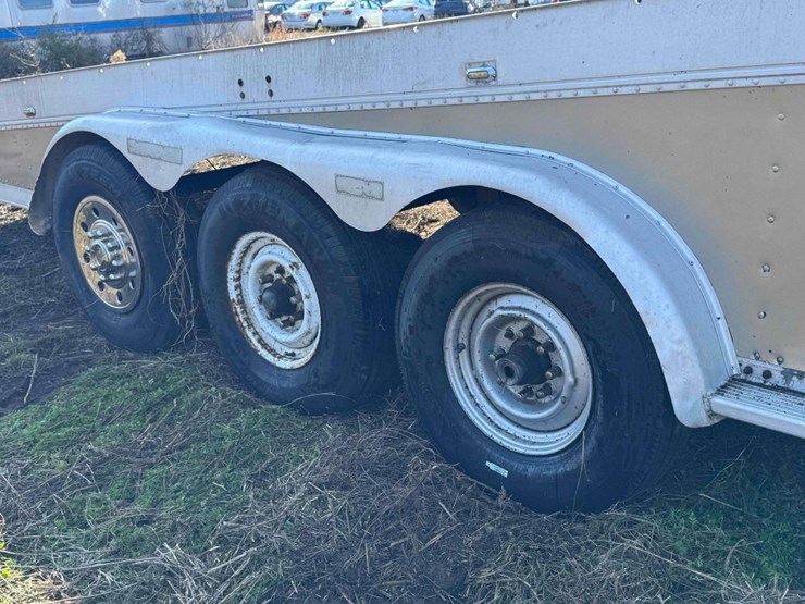 featherlite-1010-image-11