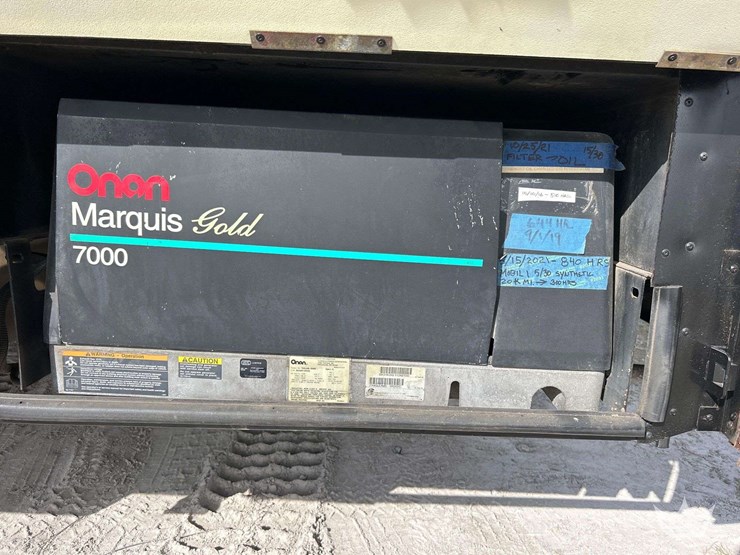 2004-winnebago-adventurer-38g-38ft.-class-a-motorhome-image-85