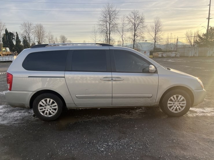 2012-kia-sedona-image-3