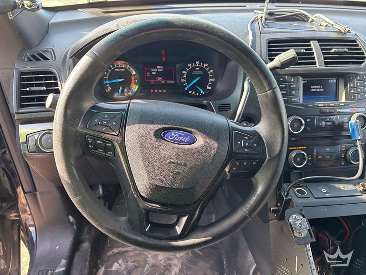 2016-ford-explorer-image-12