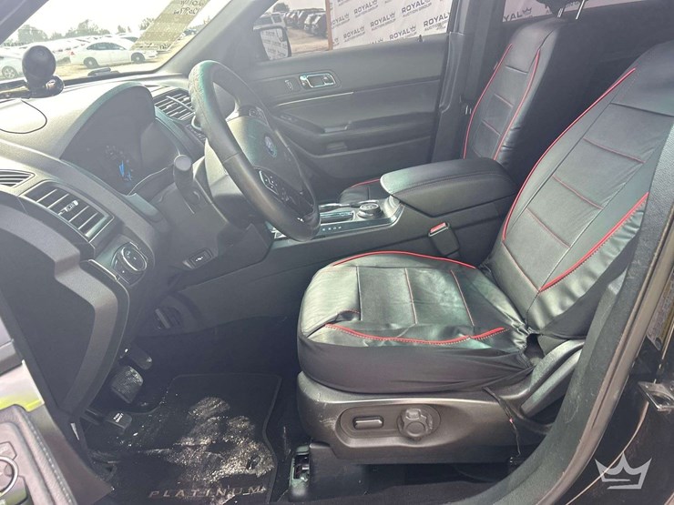 2017-ford-explorer-image-12