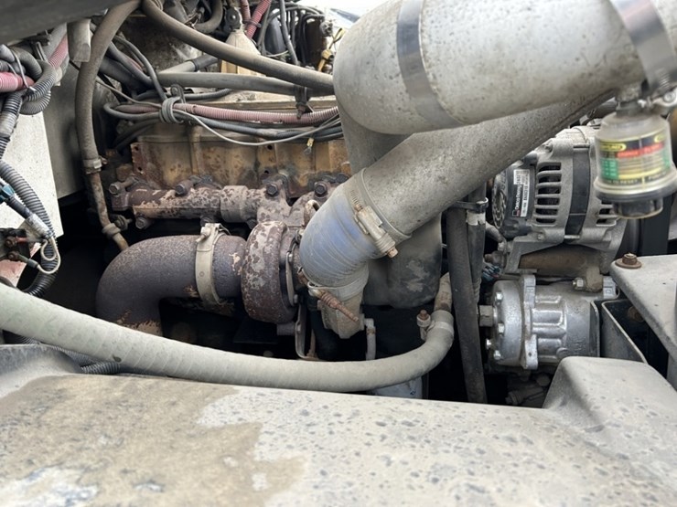 2001-freightliner-fl80-image-48