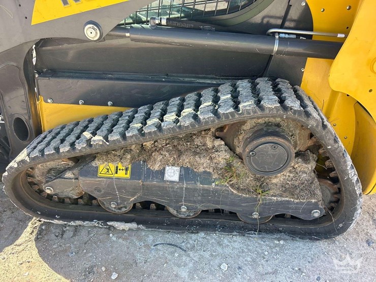 2023-new-holland-c327-image-11