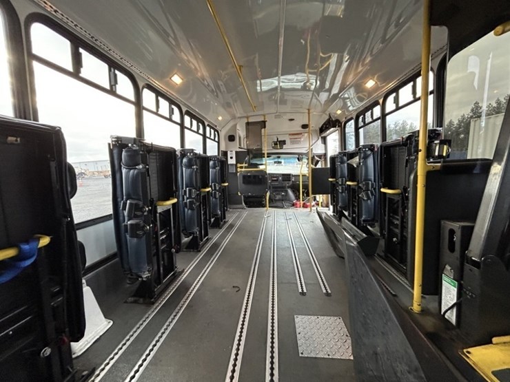 2012-chevrolet-express-paratransit-bus-image-23