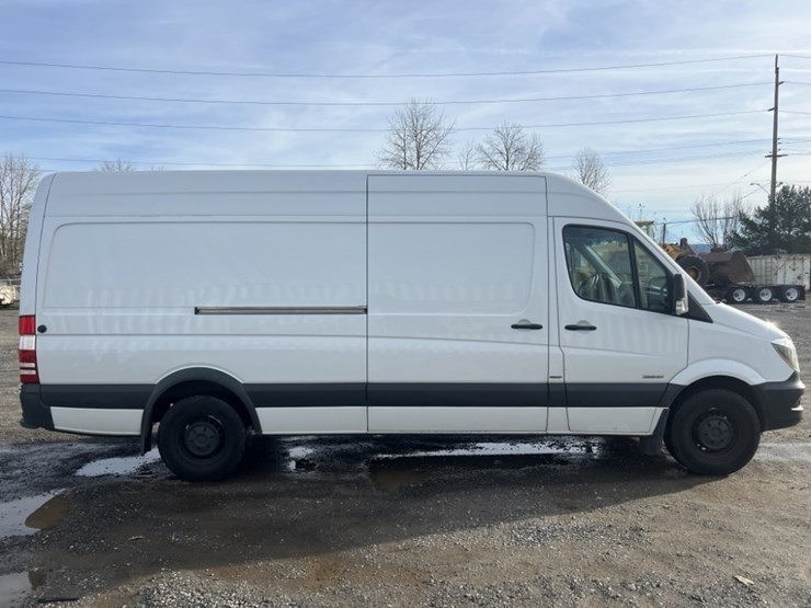 2016-mercedes-benz-sprinter-2500-image-3