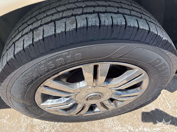 2010-cadillac-srx-image-28