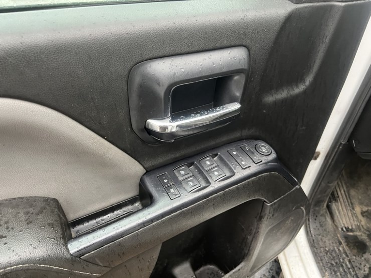 2015-gmc-sierra-crew-cab-4x4-pickup-image-24