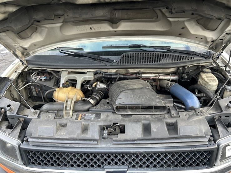 2012-chevrolet-express-paratransit-bus-image-35