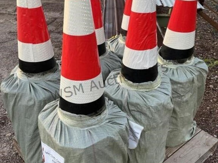 (120)-traffic-cones-image-2