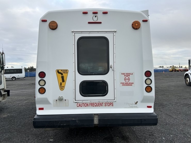 2011-chevrolet-express-paratransit-bus-image-4