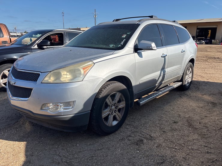 2010-chevrolet-traverse-image-1