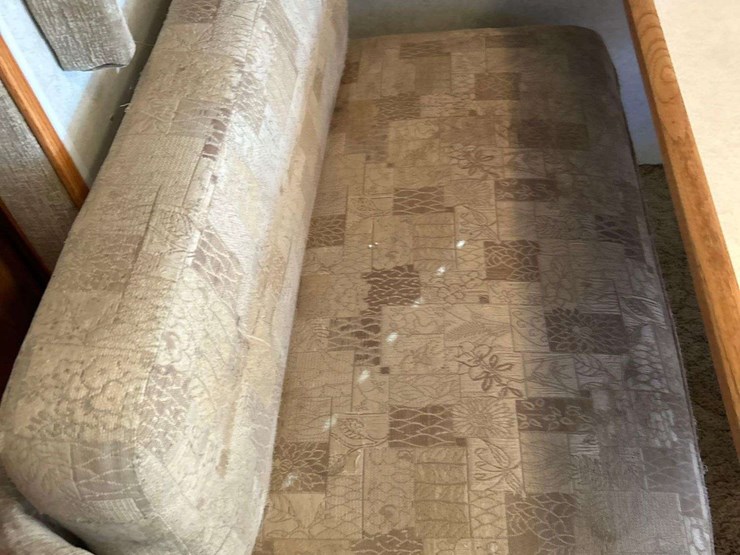 2004-winnebago-adventurer-38g-38ft.-class-a-motorhome-image-49