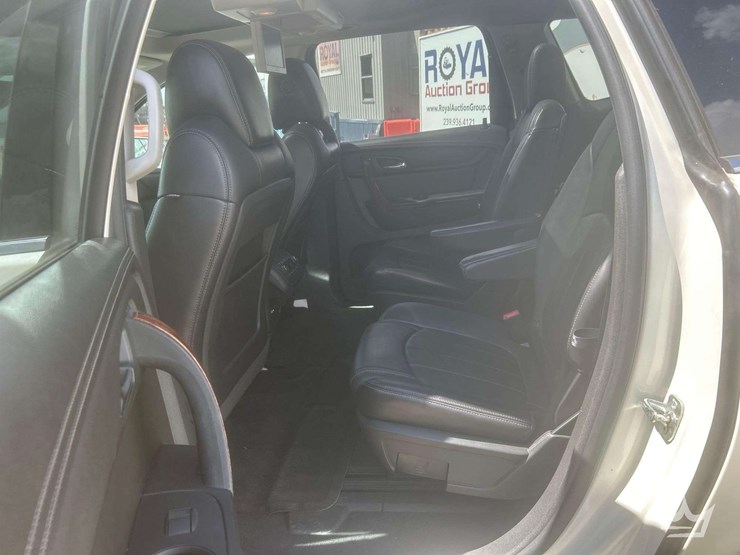 2013-chevrolet-traverse-image-28