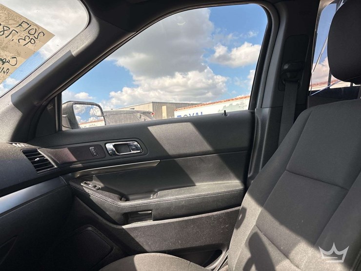 2017-ford-explorer-image-16