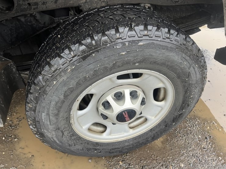 2015-gmc-sierra-crew-cab-4x4-pickup-image-16