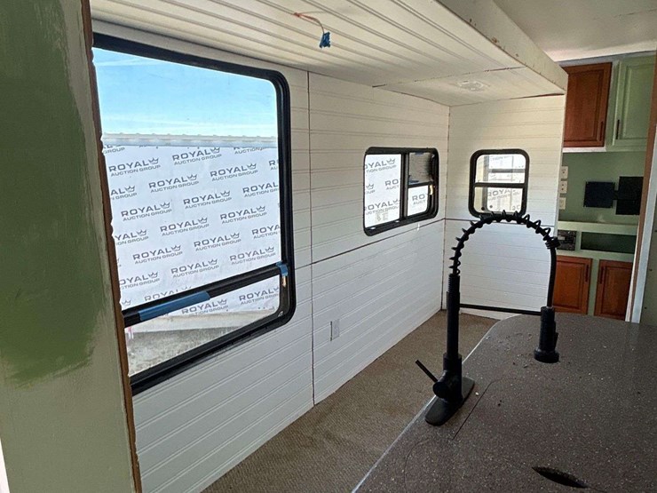 2013-keystone-laredo-la329re13-37ft.-t/a-fifth-wheel-travel-trailer-image-12