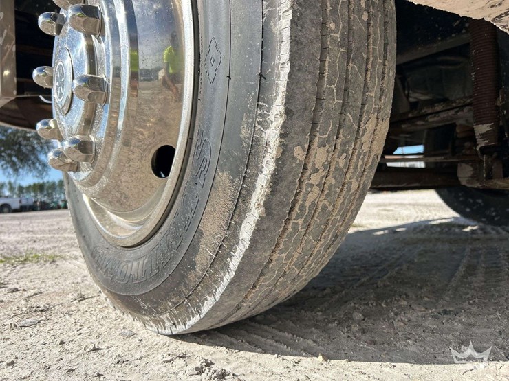 2004-winnebago-adventurer-38g-38ft.-class-a-motorhome-image-99