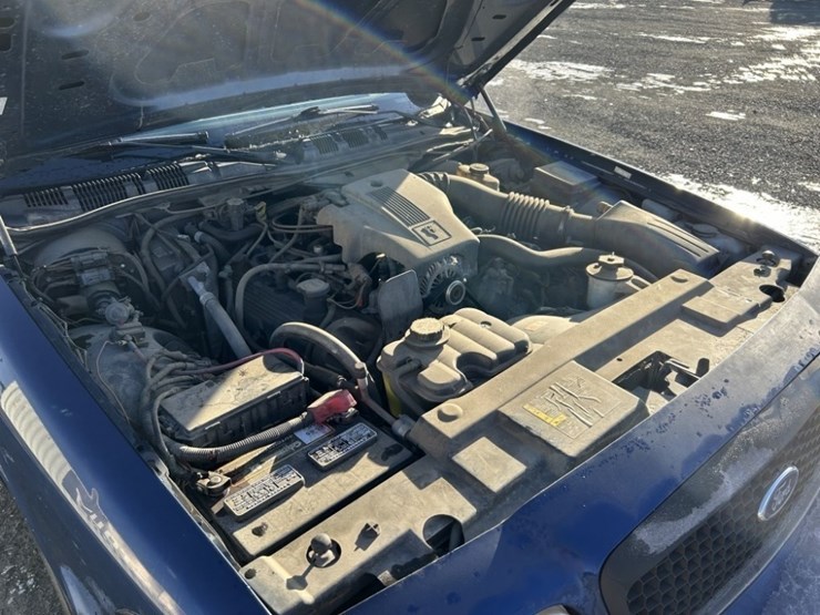 2004-ford-crown-victoria-sedan-image-36