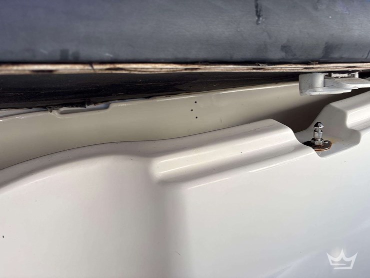 2013-larson-lxi292-29ft.-boat-with-t/a-loadmaster-boat-trailer-image-9