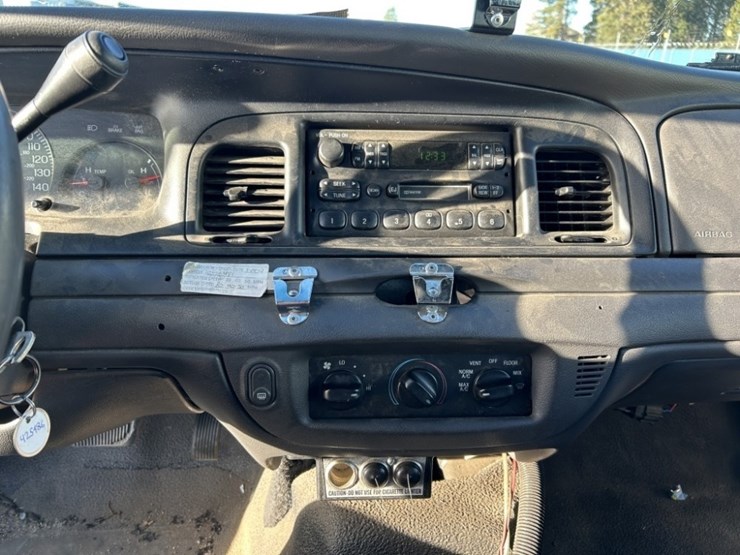 2004-ford-crown-victoria-sedan-image-15