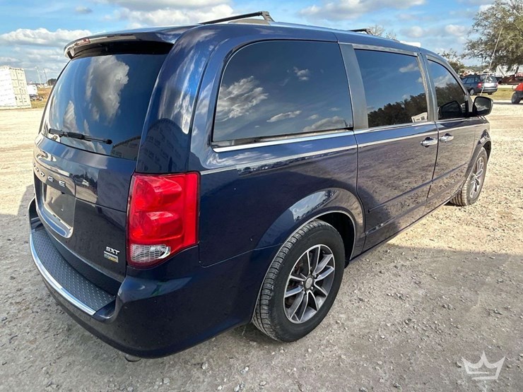 2017-dodge-grand-caravan-image-3