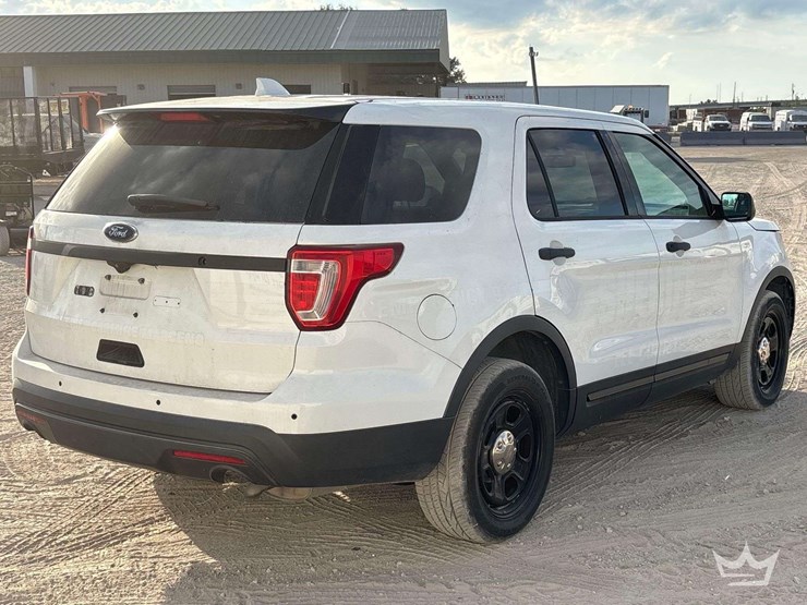 2017-ford-explorer-image-3