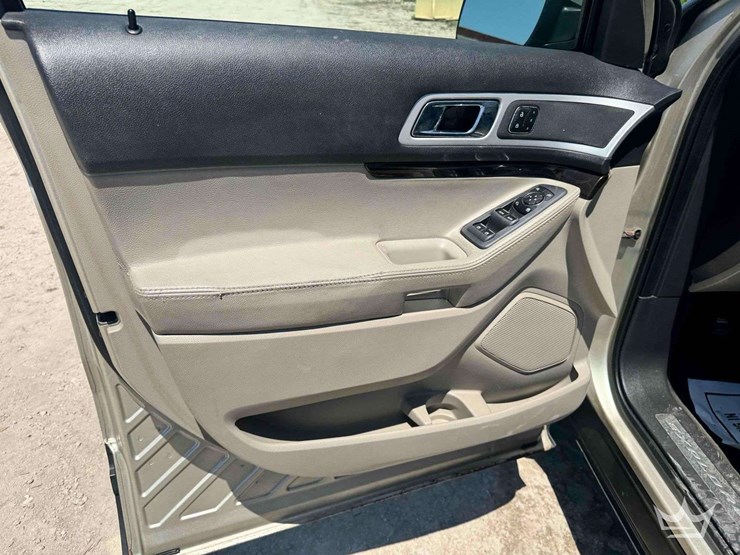 2011-ford-explorer-limited-image-12