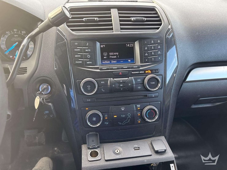 2017-ford-explorer-image-18