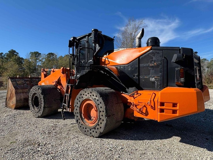 hitachi-zw370-6-image-3