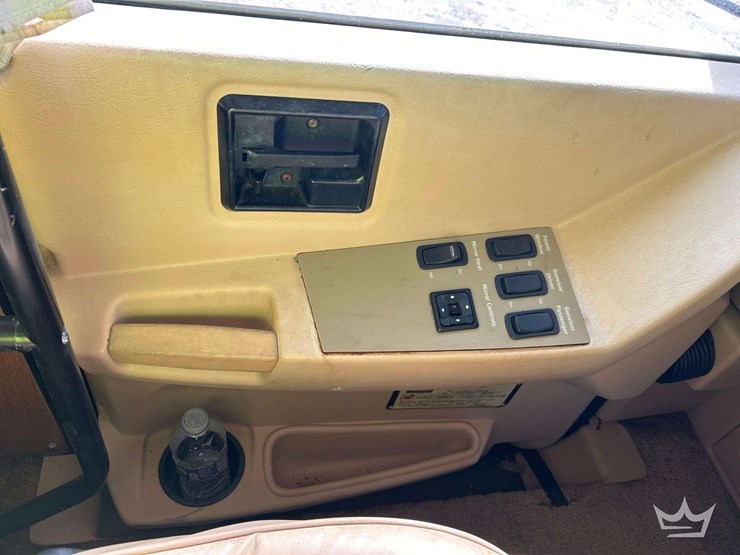 2004-winnebago-adventurer-38g-38ft.-class-a-motorhome-image-17