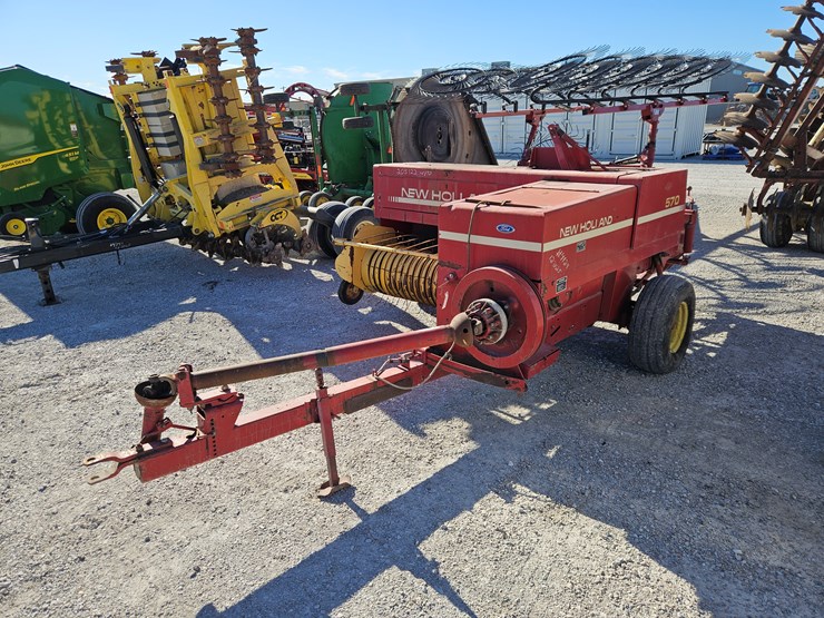 new-holland-570-image-8